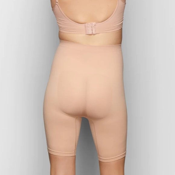 SKIMS MATERNITY SCULPTING SHORT MID THIGH - Picture 2 of 12